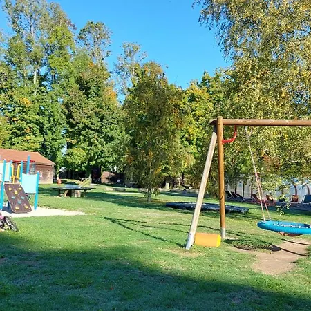 Hotell Le Village De La Champagne - Slowmoov