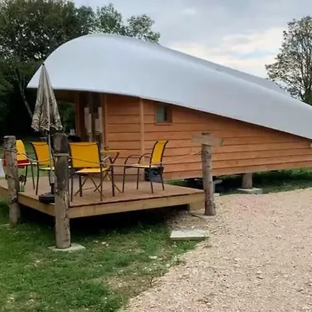 Le Village De La Champagne - Slowmoov 3* Bar-sur-Aube