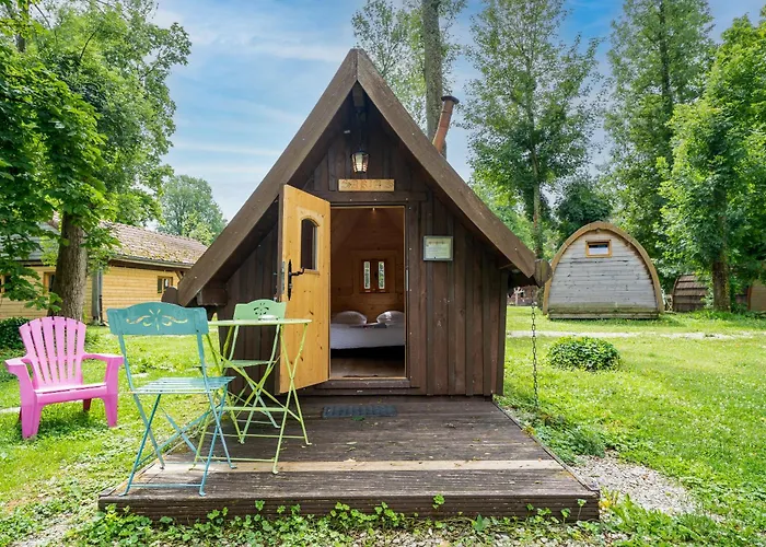 Le Village De La Champagne - Slowmoov 3* Bar-sur-Aube